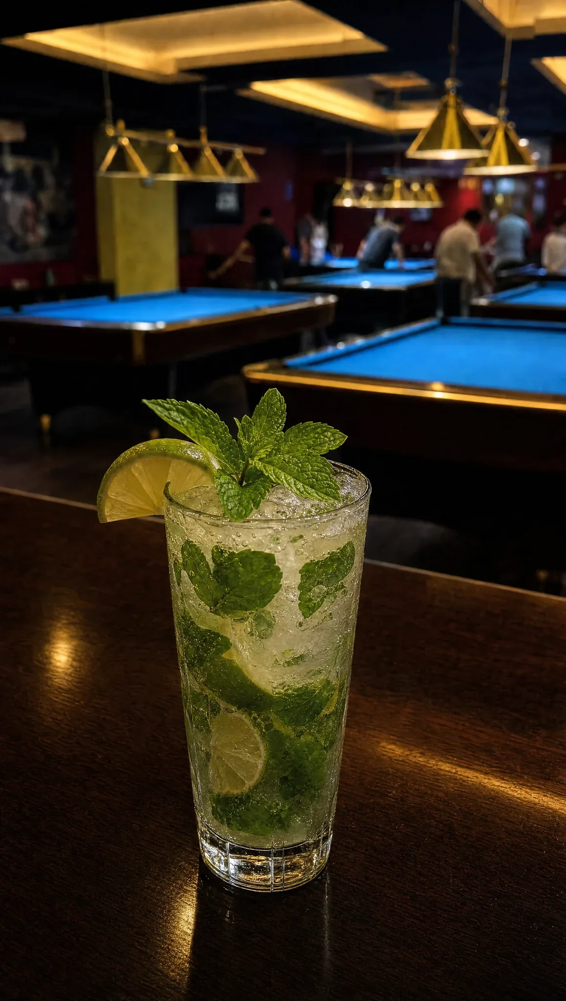 Mojito. Rom · lime · mentă · apă minerală.